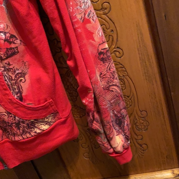 Red sweatshirt with designs and hood - Picture 4 of 5